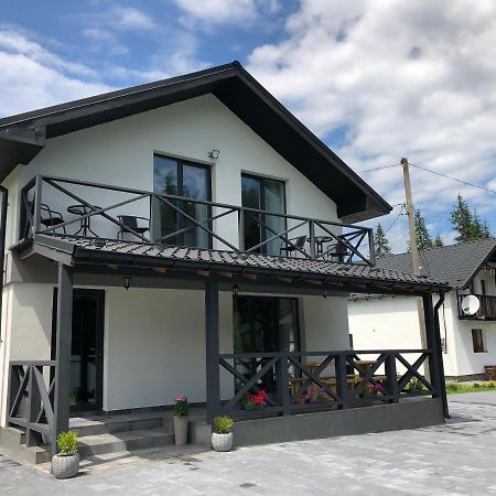 미쿨리친 U Anastasii I Sofii Bilya Richki 게스트하우스 외부 사진