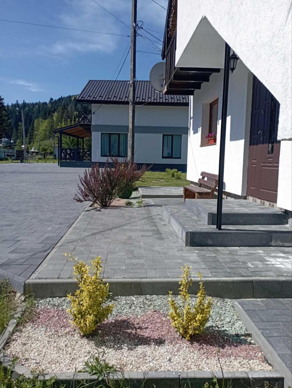 미쿨리친 U Anastasii I Sofii Bilya Richki 게스트하우스 외부 사진