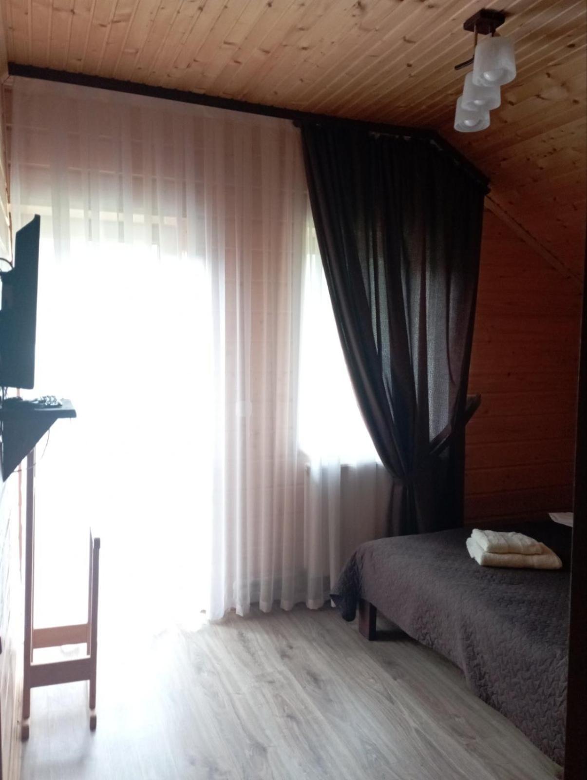미쿨리친 U Anastasii I Sofii Bilya Richki 게스트하우스 외부 사진