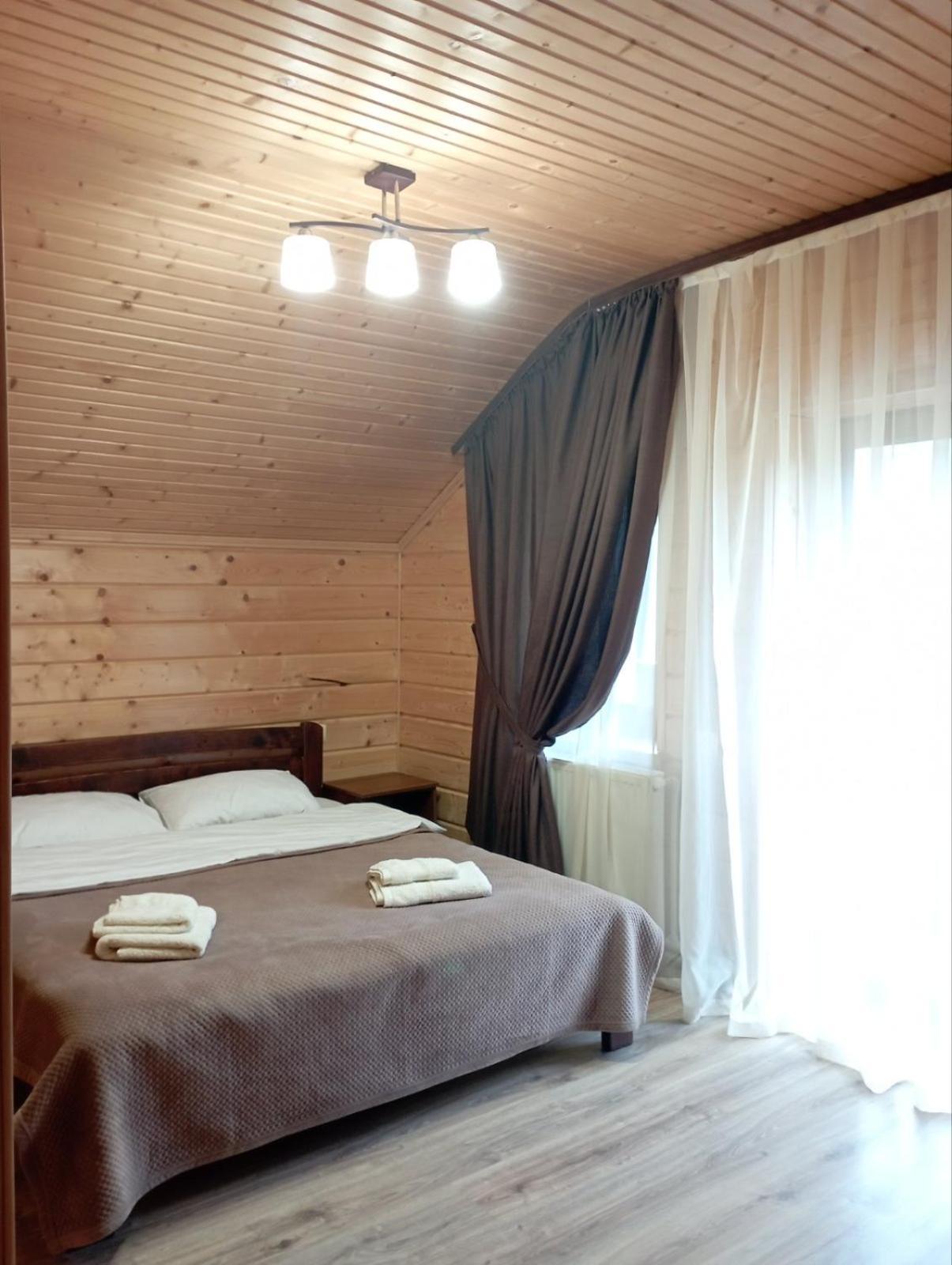 미쿨리친 U Anastasii I Sofii Bilya Richki 게스트하우스 외부 사진
