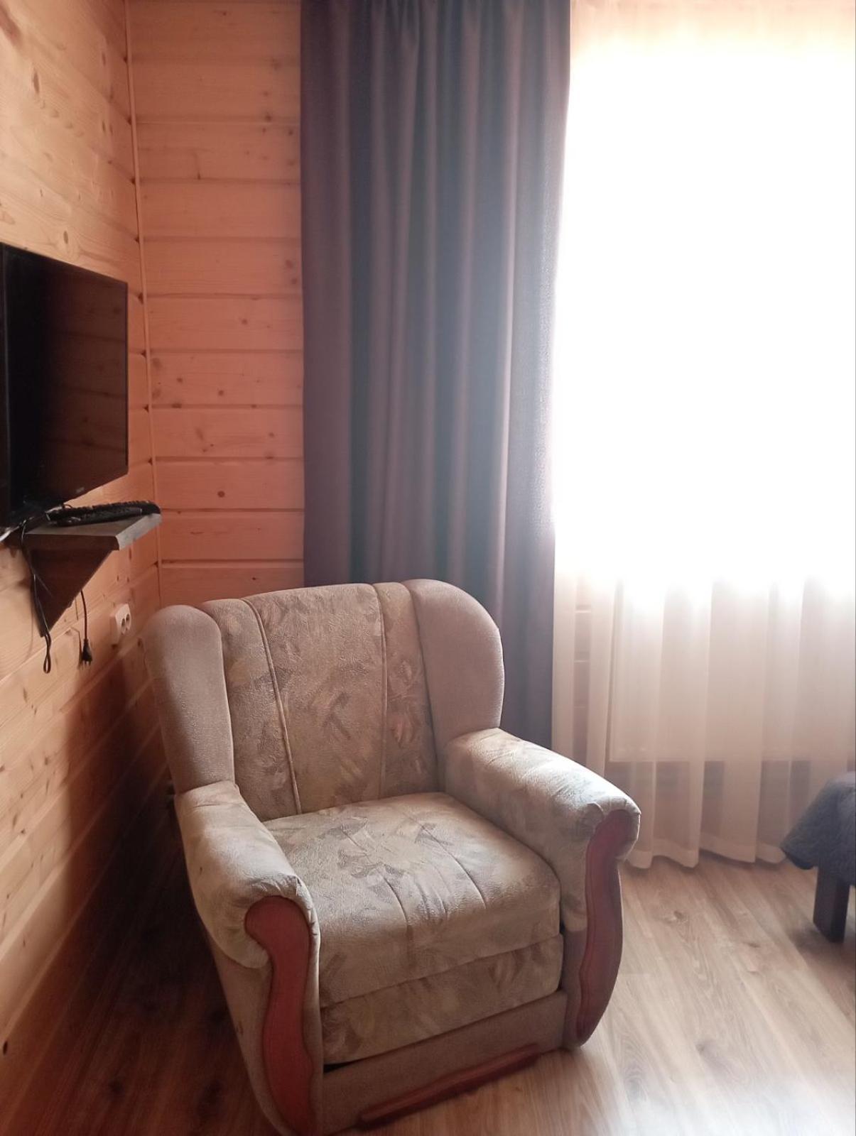 미쿨리친 U Anastasii I Sofii Bilya Richki 게스트하우스 외부 사진
