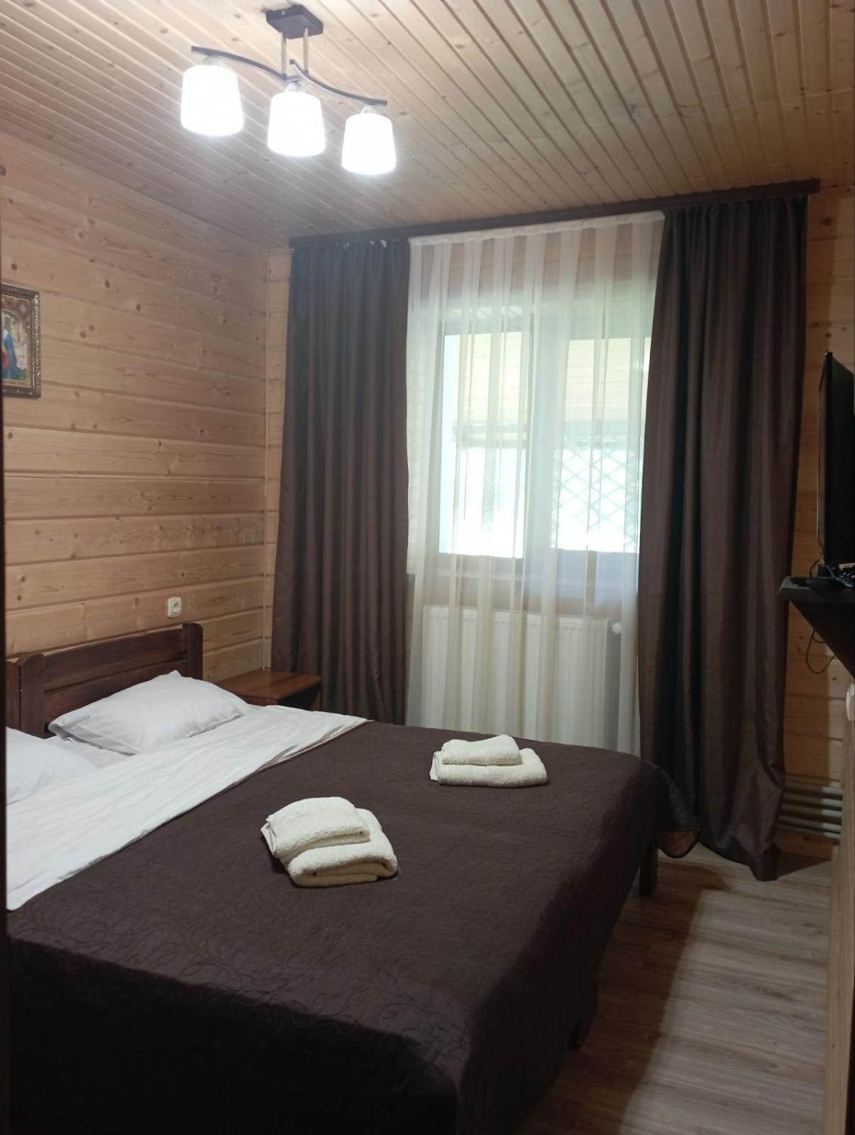 미쿨리친 U Anastasii I Sofii Bilya Richki 게스트하우스 외부 사진