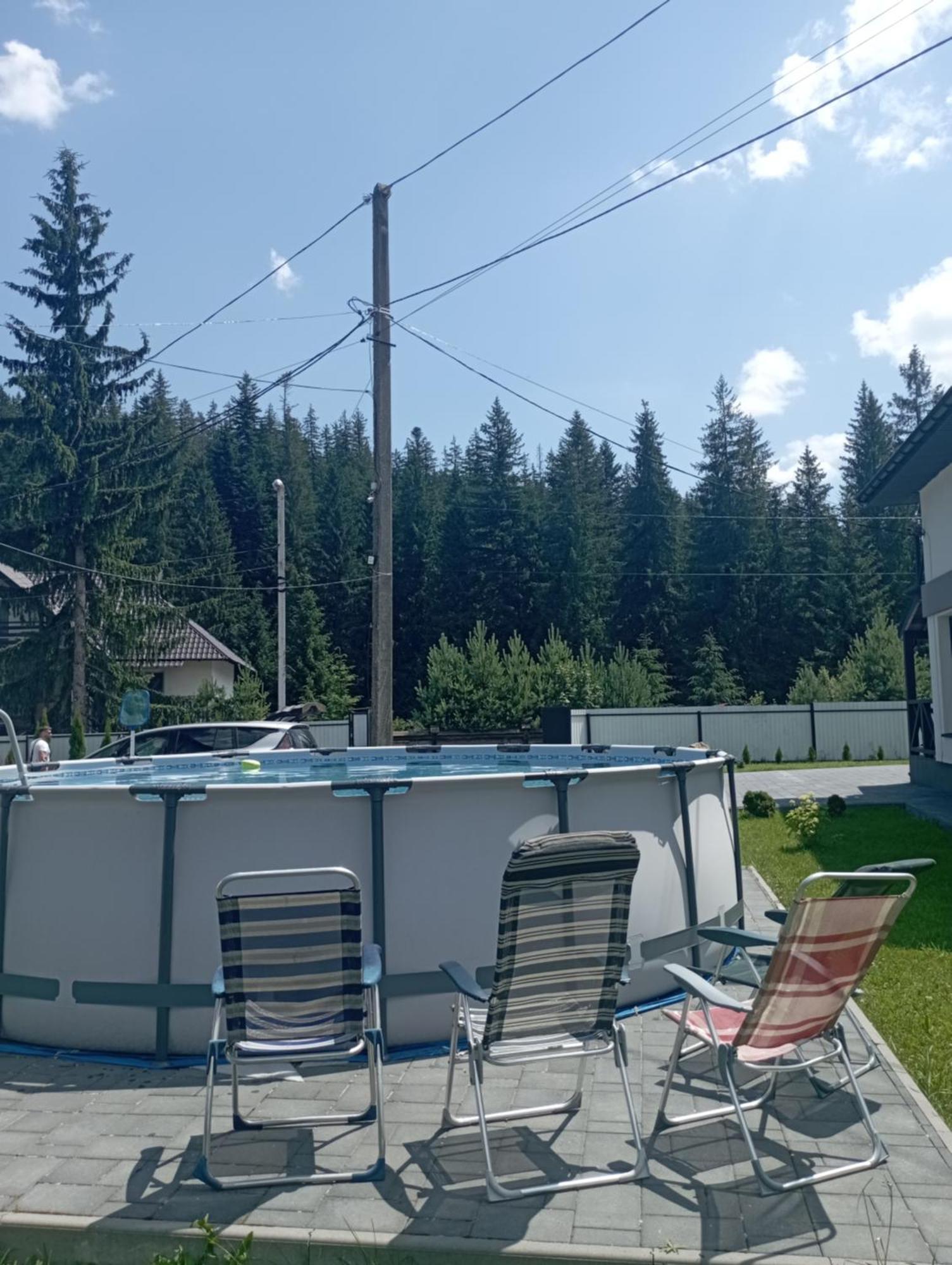 미쿨리친 U Anastasii I Sofii Bilya Richki 게스트하우스 외부 사진